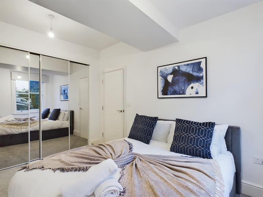 The Grove King Bed Wi-Fi Ev Charger Lejlighed Cheltenham Eksteriør billede