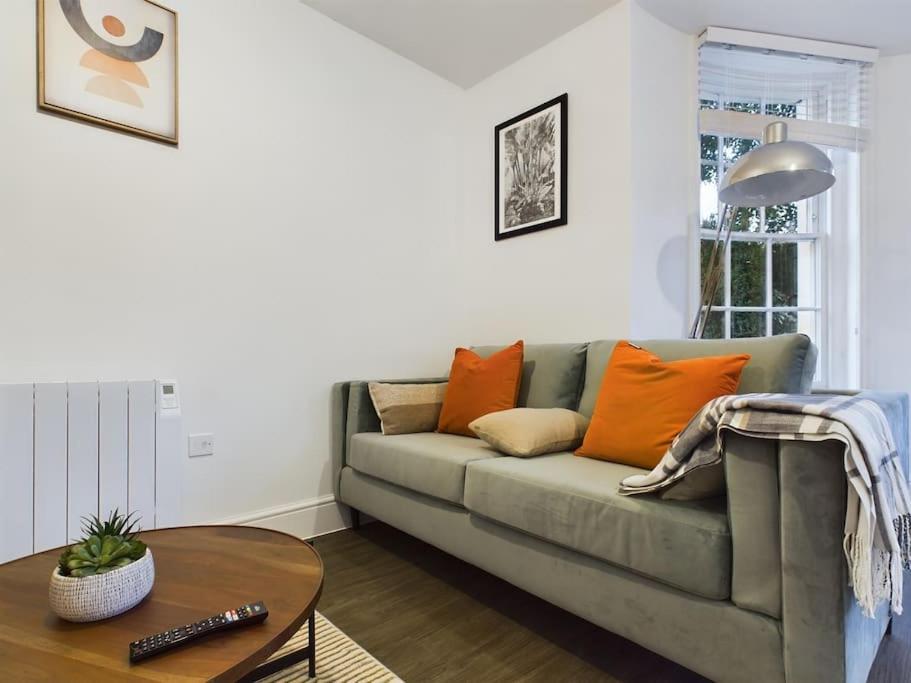 The Grove King Bed Wi-Fi Ev Charger Lejlighed Cheltenham Eksteriør billede