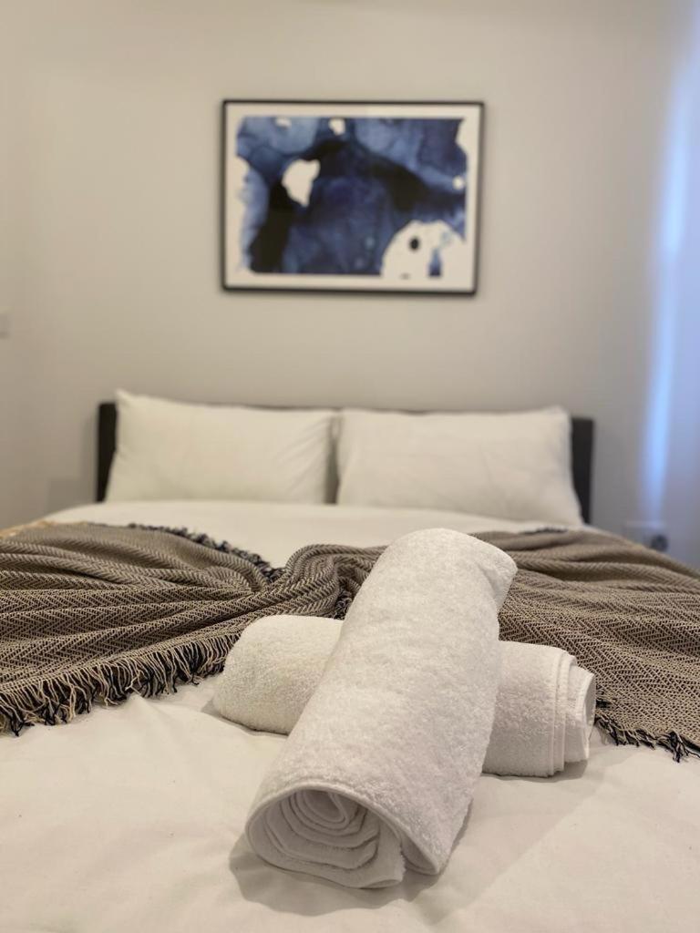 The Grove King Bed Wi-Fi Ev Charger Lejlighed Cheltenham Eksteriør billede