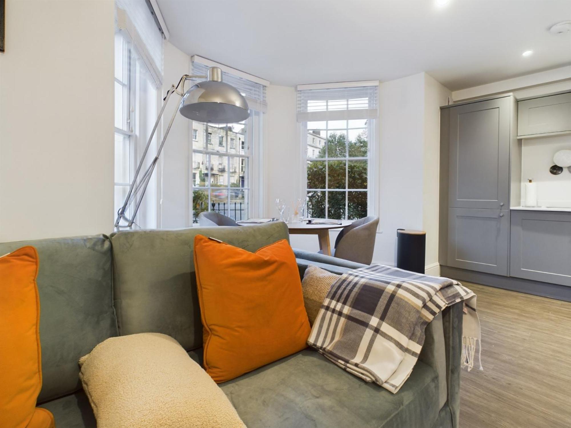 The Grove King Bed Wi-Fi Ev Charger Lejlighed Cheltenham Eksteriør billede