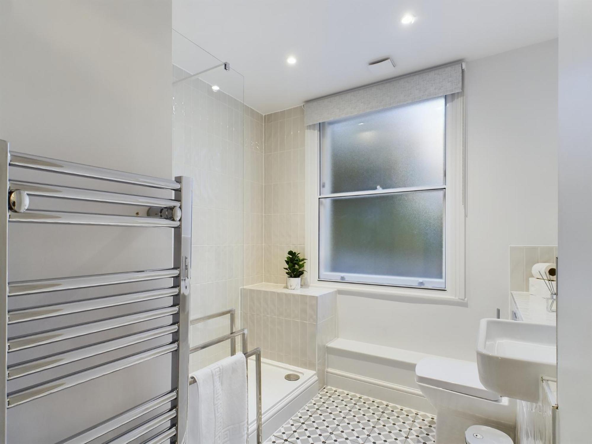 The Grove King Bed Wi-Fi Ev Charger Lejlighed Cheltenham Eksteriør billede